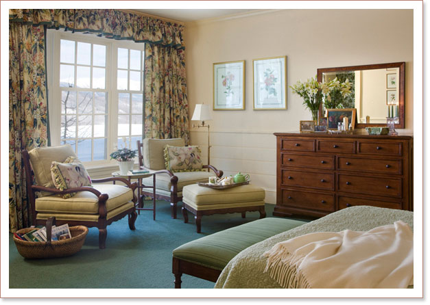 Colonial Revival style interior decor