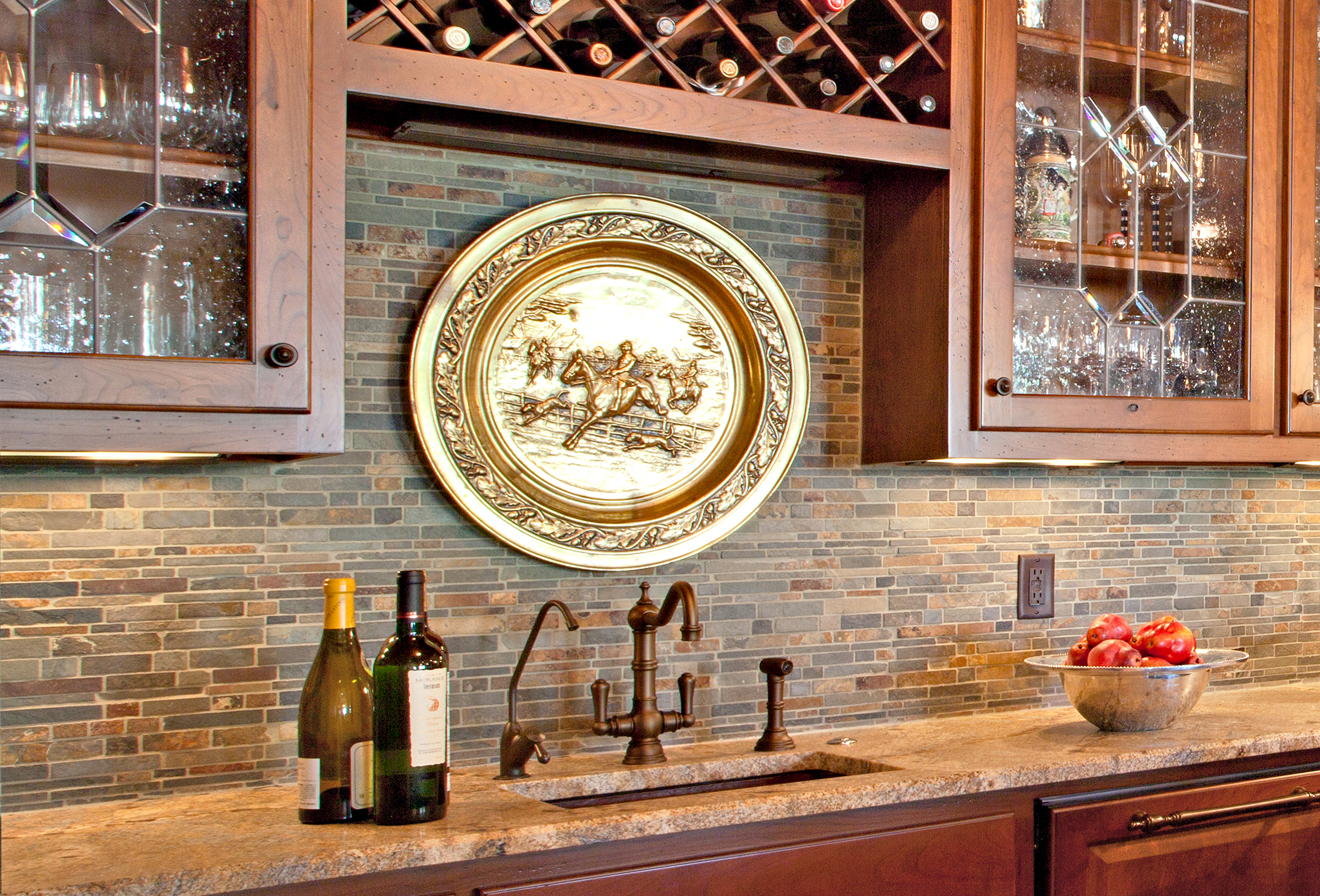 Multicolored slate kitchen backsplash by Elizabeth Swartz Interiors