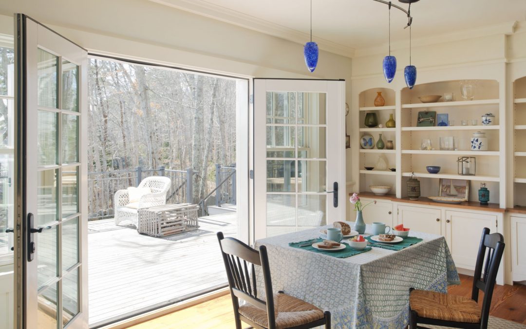 The interior design of this Martha's Vineyard beach cottage by Boston Interior Designer Elizabeth Swartz Interiors is versatile and designed for entertaining.